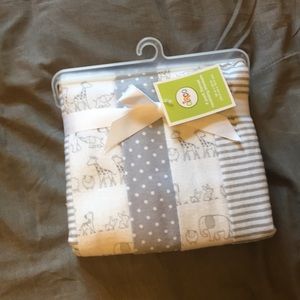 Circo 4 pack receiving blankets